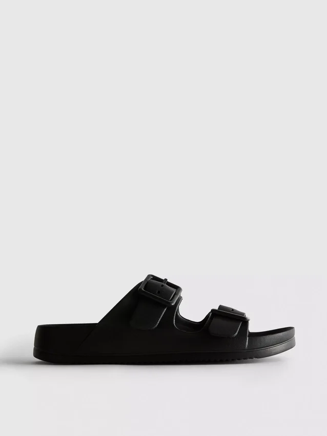 Sandaler med tjock rem och dubbla spännen