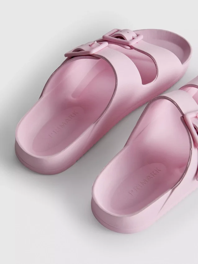 Sandaler med tjock rem och dubbla spännen
