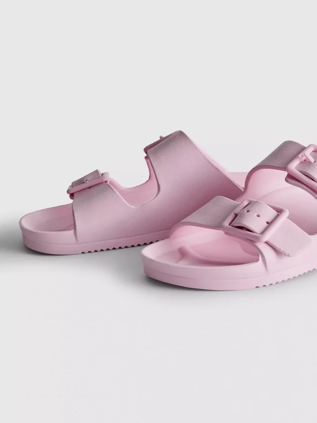 Sandaler med tjock rem och dubbla spännen