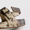 Sandaler med tryckt rem och dubbla spännen