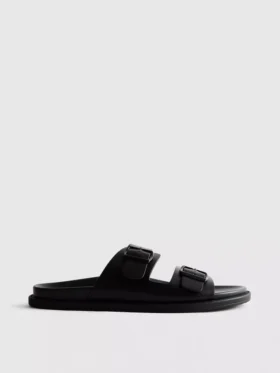 Sandaler med två remmar