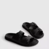 Sandaler med två remmar