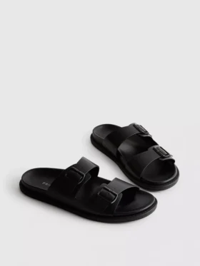 Sandaler med två remmar