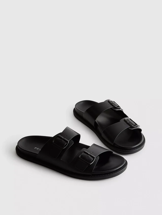 Sandaler med två remmar