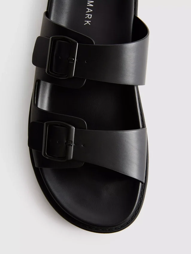Sandaler med två remmar