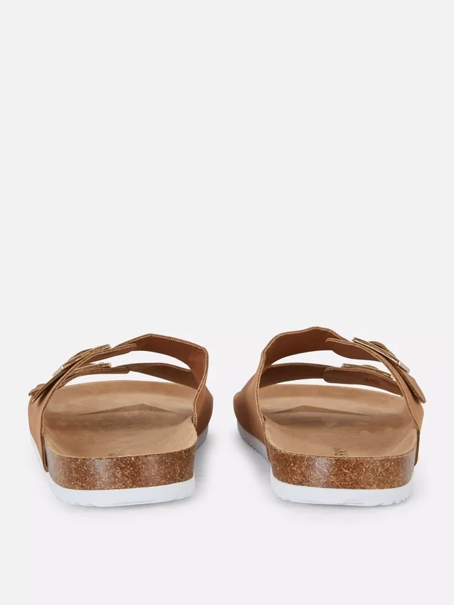 Sandaler med två remmar och spänne