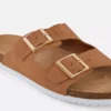 Sandaler med två remmar och spänne