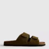 Sandaler med två remmar och tjock sula