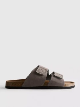 Sandaler med två remmar och tjock sula