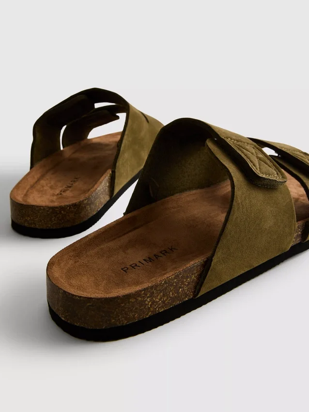 Sandaler med två remmar och tjock sula