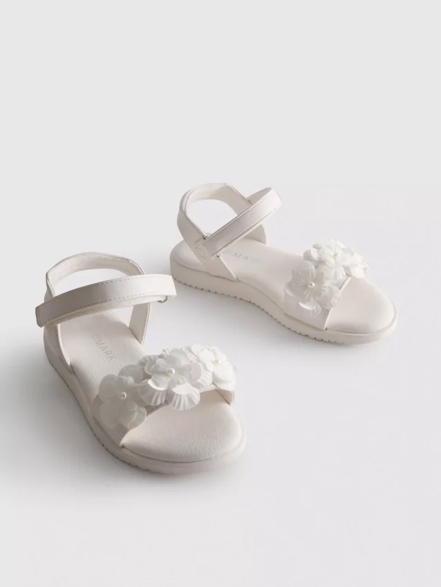 Sandaler med tyllblommor för festliga tillfällen