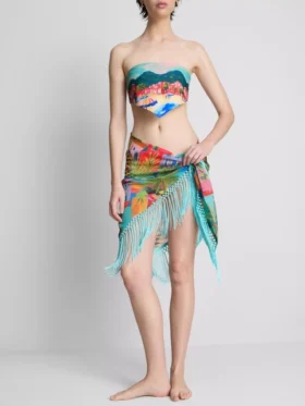 Sarong med fransar och tropiskt mönster