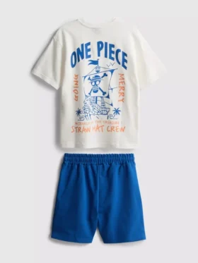 Set bestående av T-shirt och shorts
