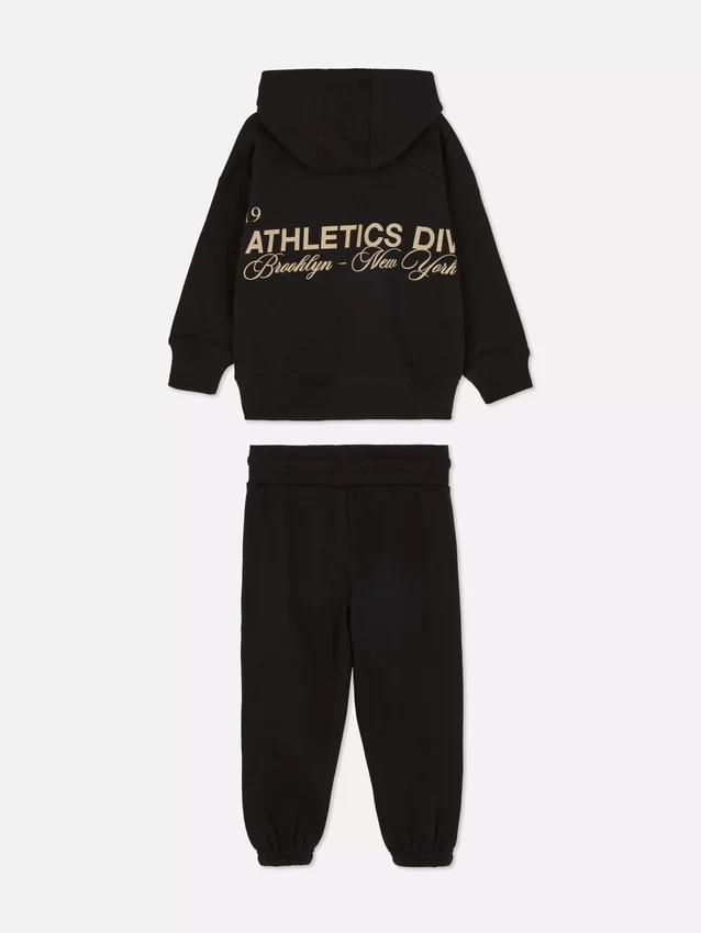 Set med huvtröja och mjukisbyxor från Athletics Division