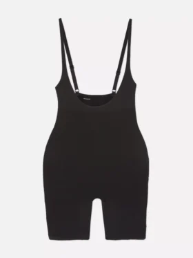 Shapewear bodysuit med öppen byst och längd till mitten av låret