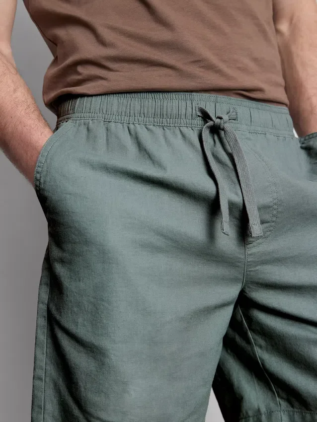 Shorts i linneblandning med dragsko