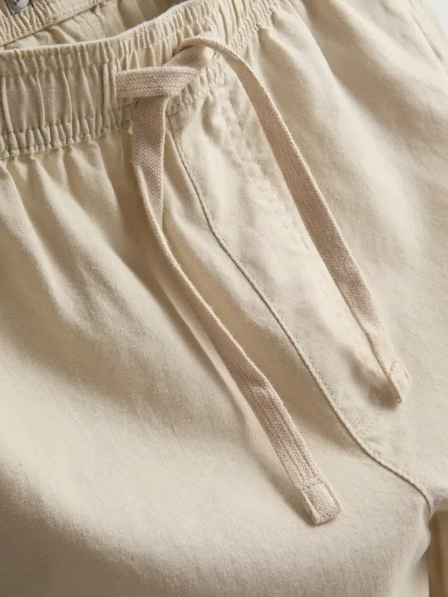 Shorts i linneblandning med dragsko