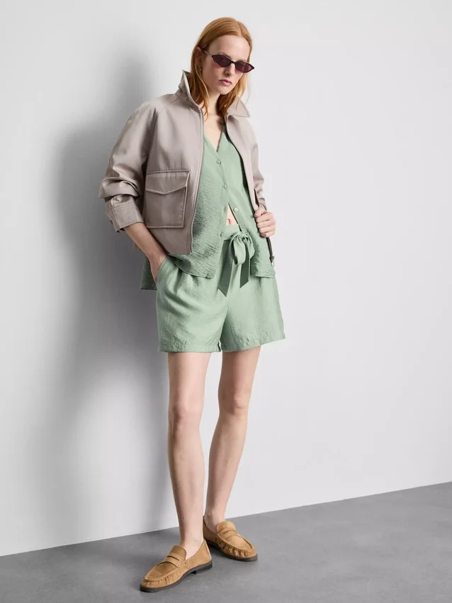 Shorts med bälten och dragkedja