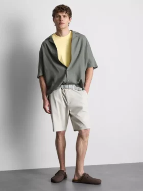Shorts med kort ärm i normal passform