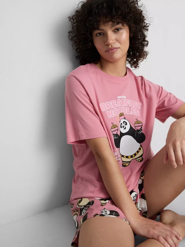 Shorty-pyjamasar med motiv från Kung Fu Panda