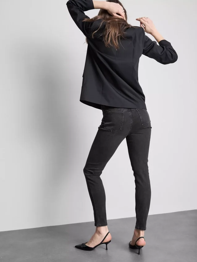Skinny jeans i bomullsrik denim