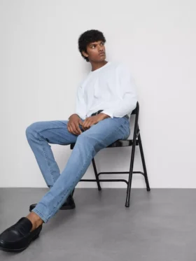 Skinny jeans med medelhög midja