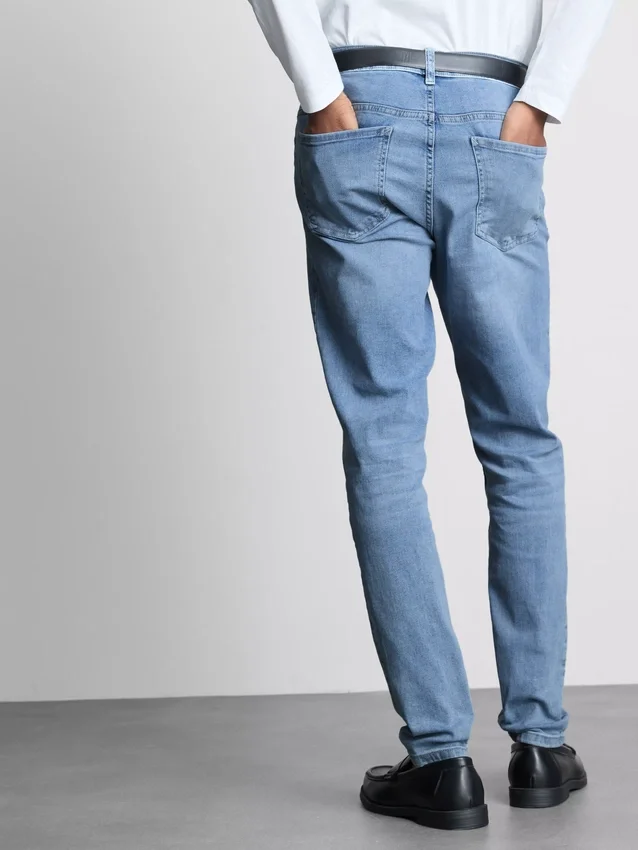 Skinny jeans med medelhög midja