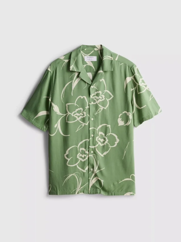 Skjorta med blommönster och reverskrage