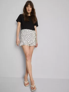 Skort med prickmönster