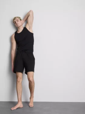 Slim fit-linne med ribbade kanter