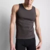 Slim fit-linne med ribbade kanter