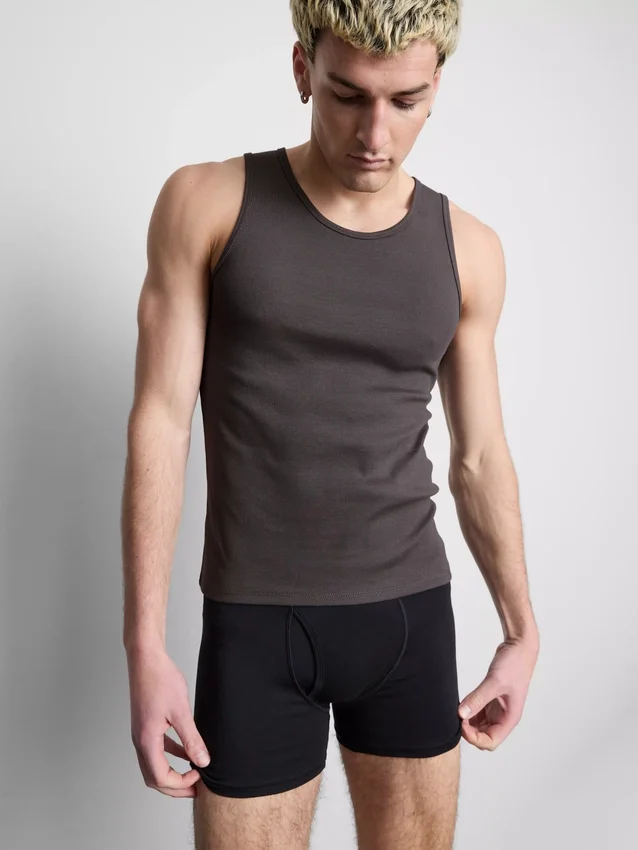 Slim fit-linne med ribbade kanter
