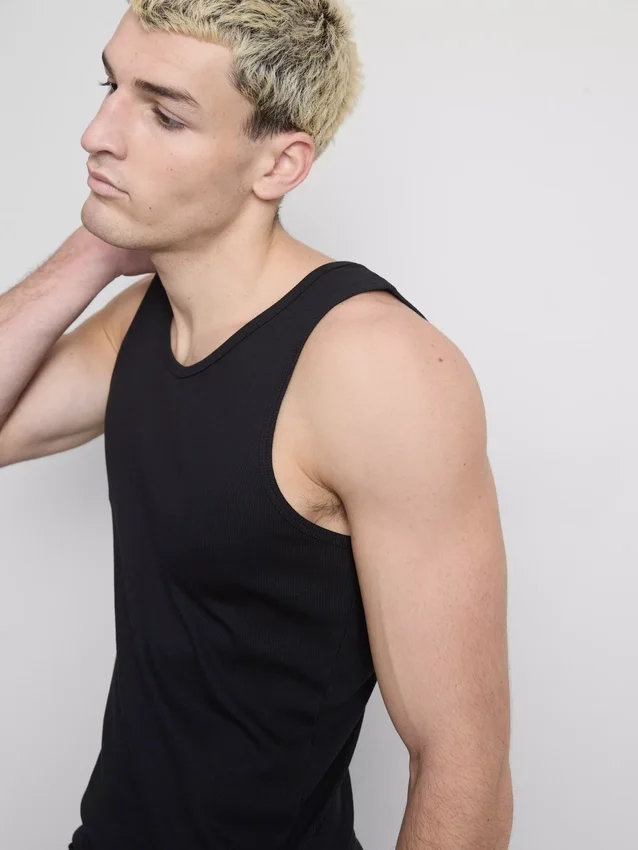 Slim fit-linne med ribbade kanter