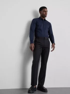 Slim fit-skjorta i stretch med knappar
