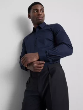 Slim fit-skjorta i stretch med knappar