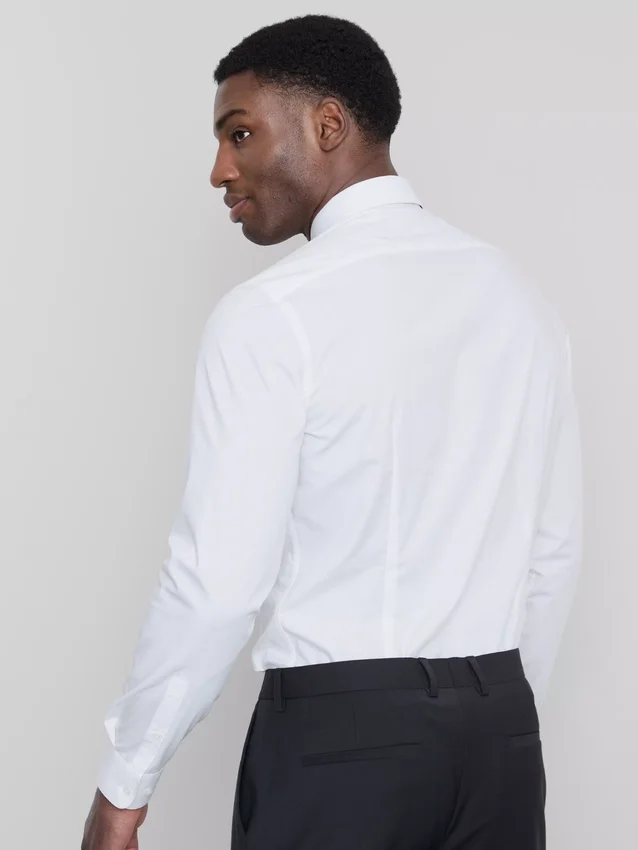 Slim fit-skjorta i stretch med knappar
