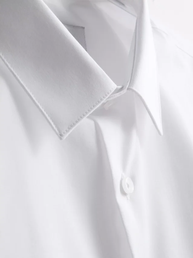 Slim fit-skjorta i stretch med knappar