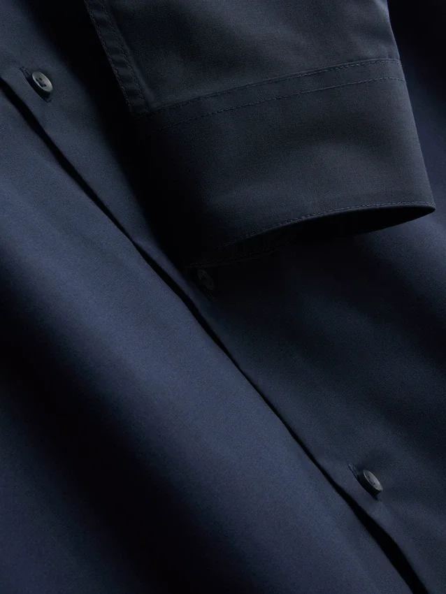 Slim fit-skjorta i stretch med knappar