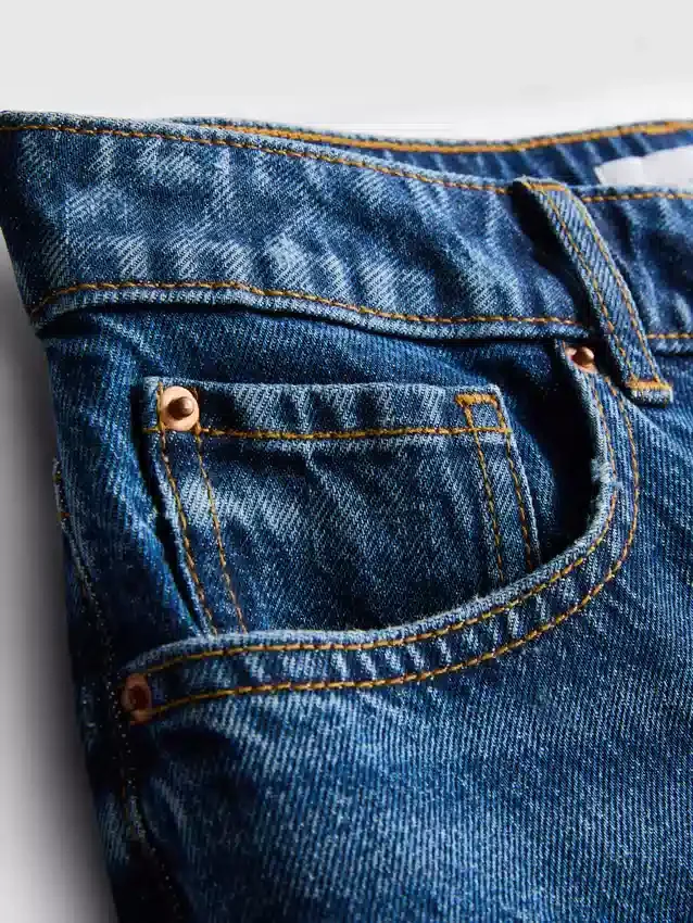 Slitna jeansshorts
