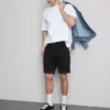 Smalpassade jeansshorts med medelhög midja
