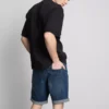 Smalpassade jeansshorts med medelhög midja
