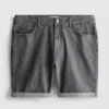 Smalpassade jeansshorts med medelhög midja