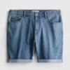 Smalpassade jeansshorts med medelhög midja