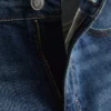 Smalpassade jeansshorts med medelhög midja