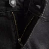 Smalpassade jeansshorts med medelhög midja