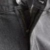 Smalpassade jeansshorts med medelhög midja