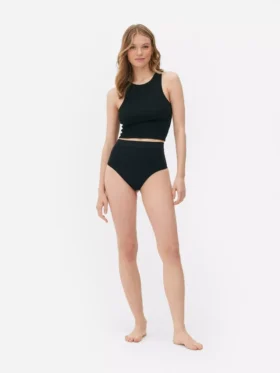 Sömfri stringtrosa med hög midja som shapewear