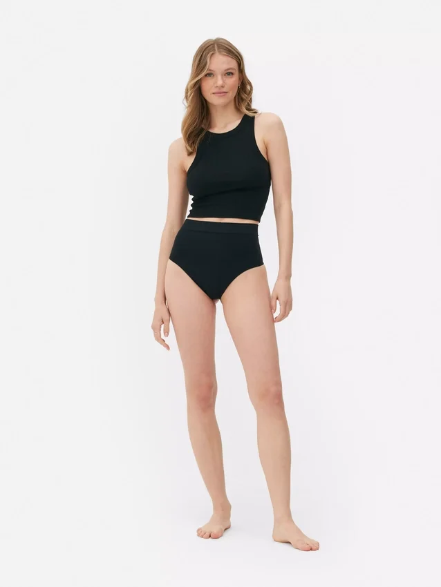 Sömfri stringtrosa med hög midja som shapewear
