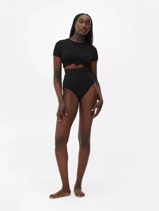 Sömfri stringtrosa med hög midja som shapewear
