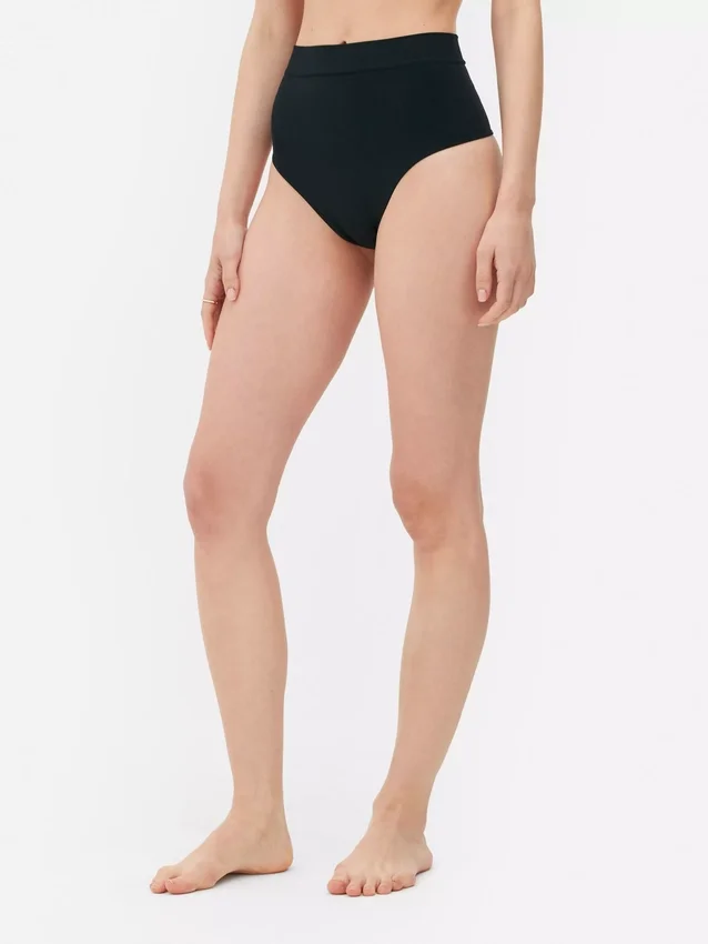 Sömfri stringtrosa med hög midja som shapewear